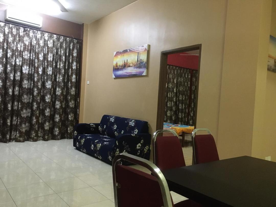 Apartment 707 , , Unit 1-11